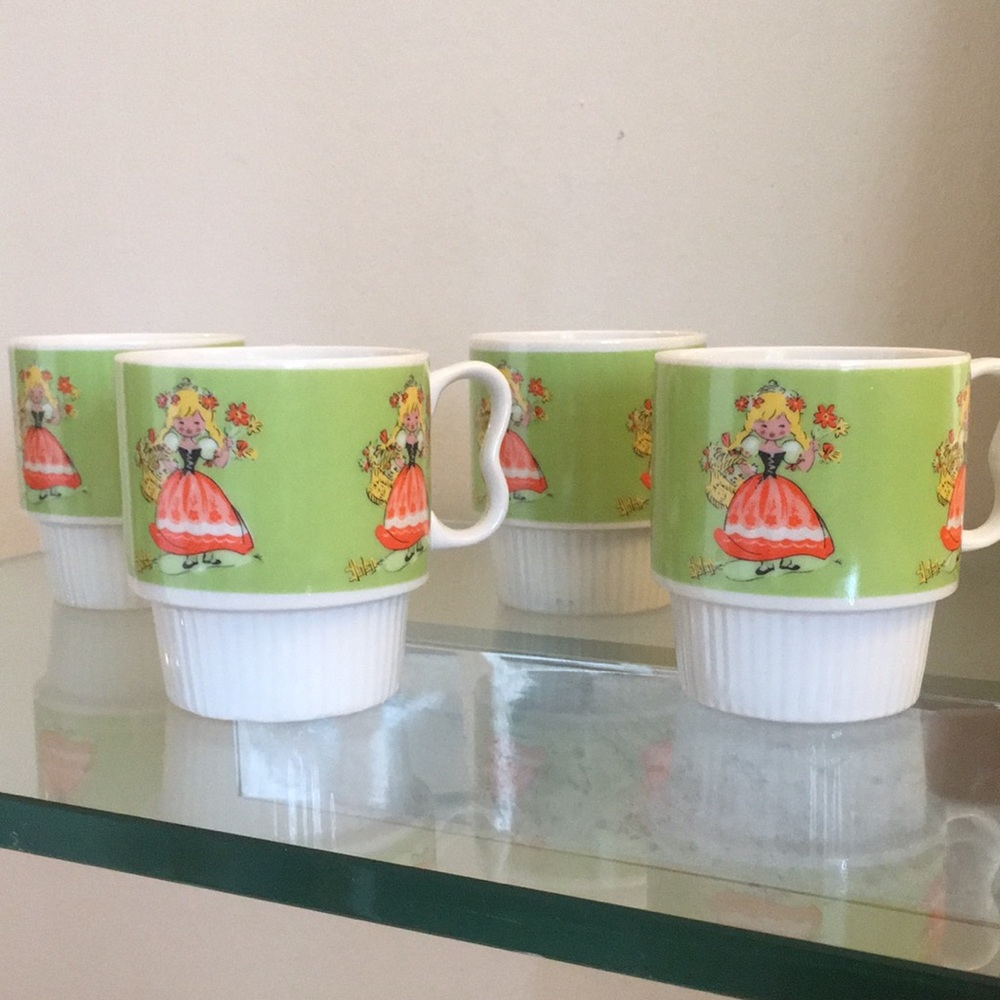 MCM Japan Cute Coffee Mugs. Set of 4. Excellent.